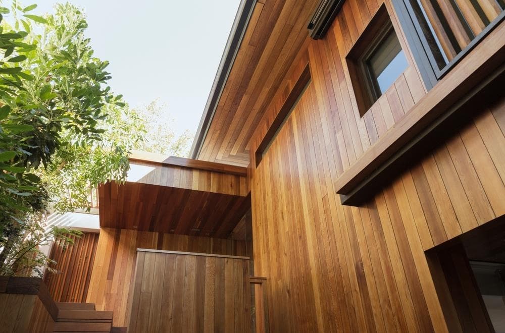 Fases en la construcción de una casa de madera